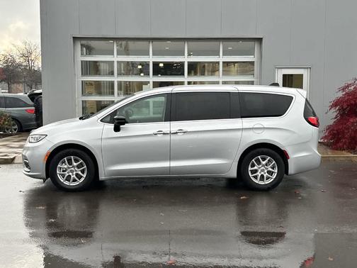 2024 Chrysler Pacifica Touring-L