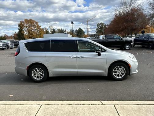 2024 Chrysler Pacifica Touring-L