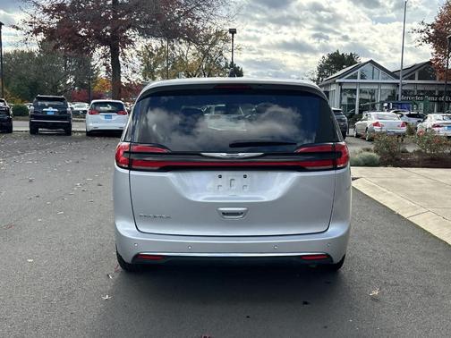 2024 Chrysler Pacifica Touring-L
