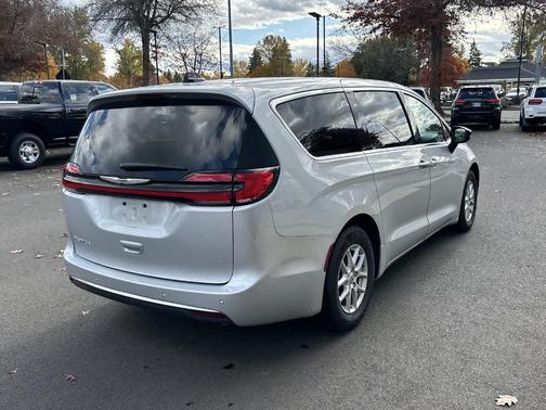 2024 Chrysler Pacifica Touring-L