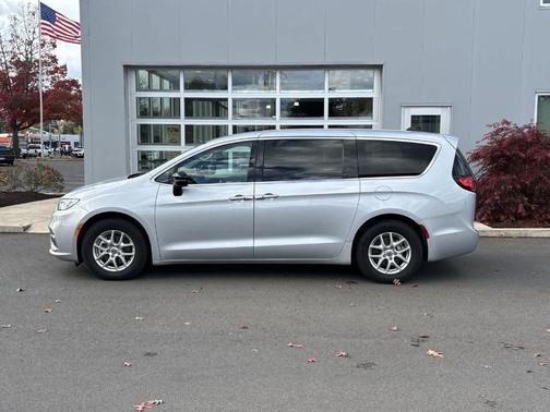 2024 Chrysler Pacifica Touring-L