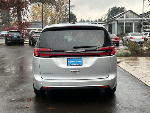 2024 Chrysler Pacifica Touring-L