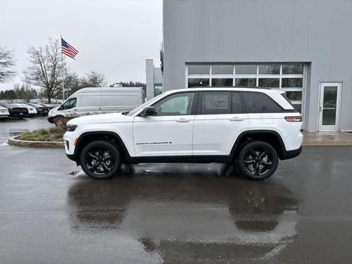 2025 Jeep Grand Cherokee Laredo