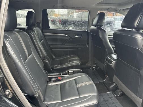 2017 Toyota Highlander SE