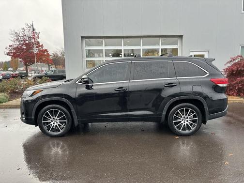 2017 Toyota Highlander SE