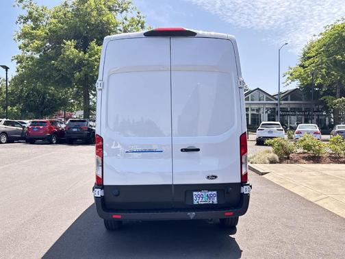 2022 Ford E-Transit Base