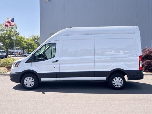 2022 Ford E-Transit Base