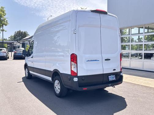 2022 Ford E-Transit Base
