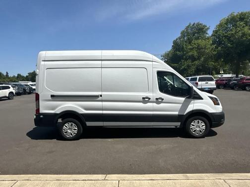2022 Ford E-Transit Base