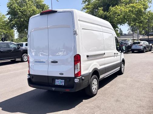 2022 Ford E-Transit Base