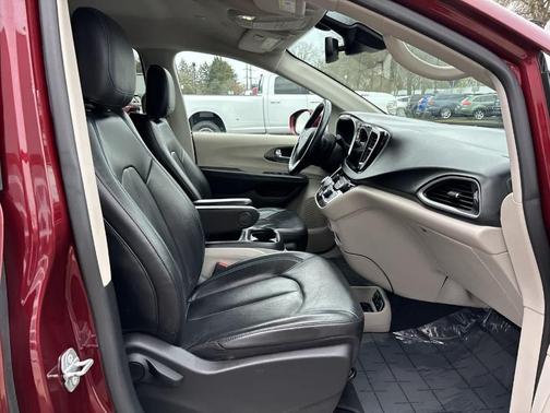 2021 Chrysler Pacifica Touring-L