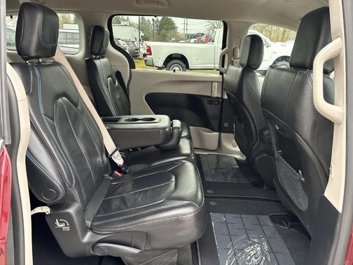 2021 Chrysler Pacifica Touring-L