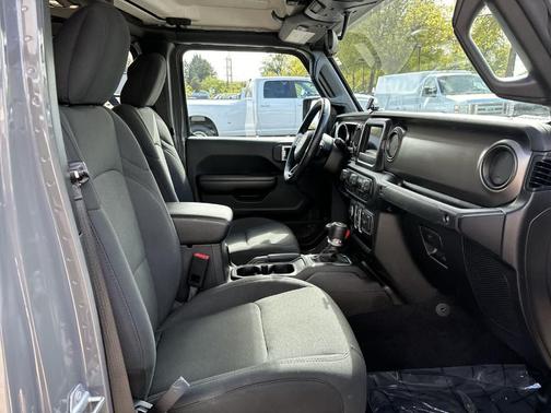 2021 Jeep Gladiator Sport