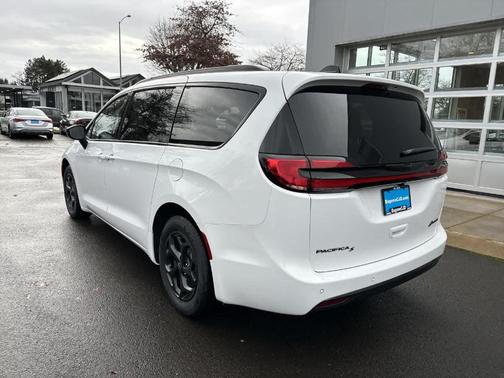 2026 Chrysler Pacifica Hybrid Select