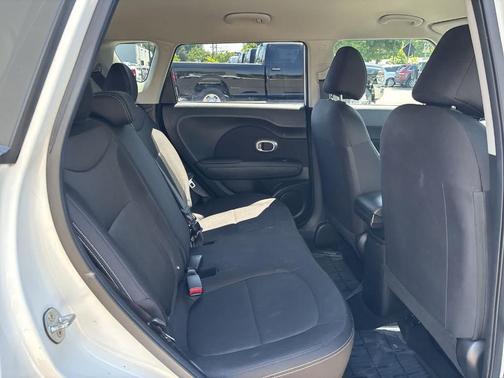2017 Kia Soul Base