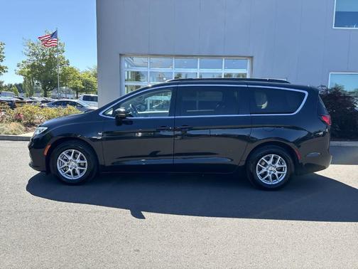 2022 Chrysler Pacifica Touring-L