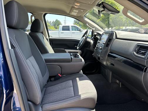 2023 Nissan Titan SV