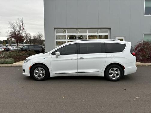 2018 Chrysler Pacifica Hybrid Touring L