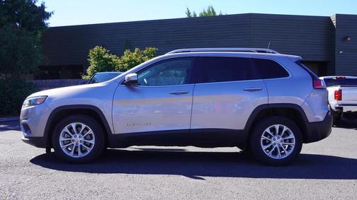 Photo 2 of 23 of 2019 Jeep Cherokee Latitude