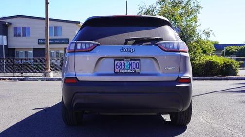 Photo 4 of 23 of 2019 Jeep Cherokee Latitude