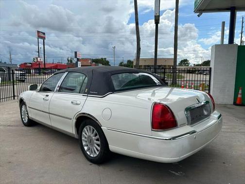 2005 Lincoln Town Car Signature