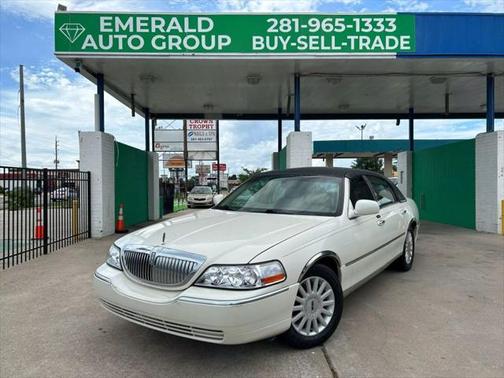 2005 Lincoln Town Car Signature