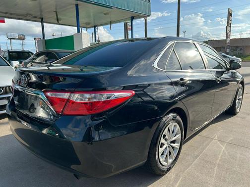 Midnight Black Metallic 2016 Toyota Camry LE