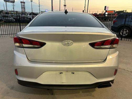 2018 Hyundai SONATA SE