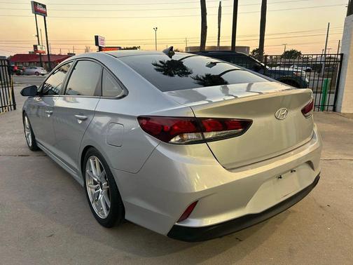 2018 Hyundai SONATA SE