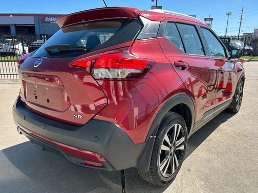 2020 Nissan Kicks SR