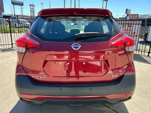 2020 Nissan Kicks SR