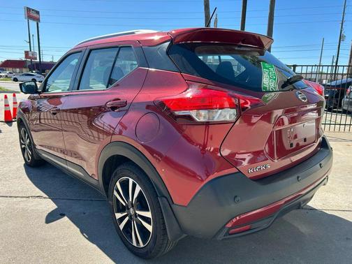 2020 Nissan Kicks SR