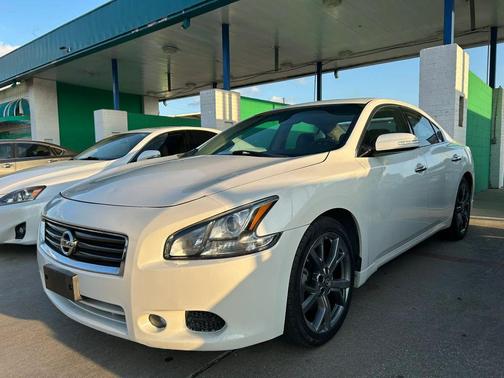 Pearl White 2014 Nissan Maxima SV