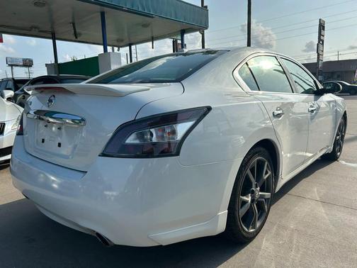 Pearl White 2014 Nissan Maxima SV