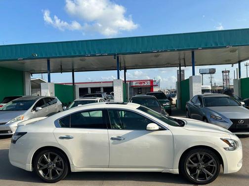 Pearl White 2014 Nissan Maxima SV