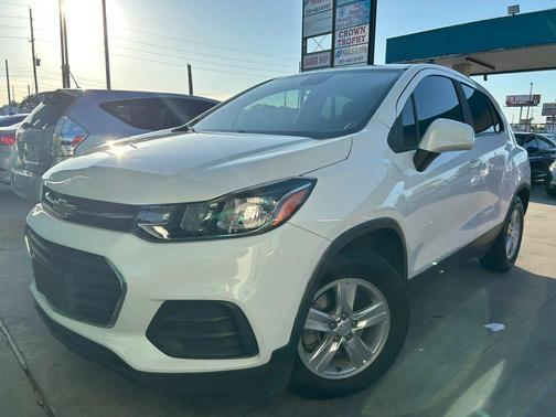 Summit White 2019 Chevrolet Trax LS