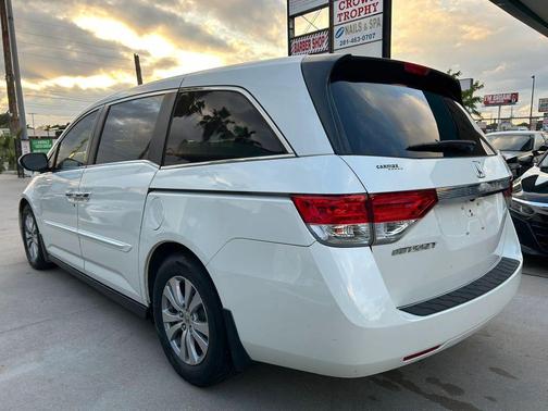 White Diamond Pearl 2017 Honda Odyssey EX-L
