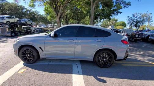 2023 BMW X4 xDrive30i