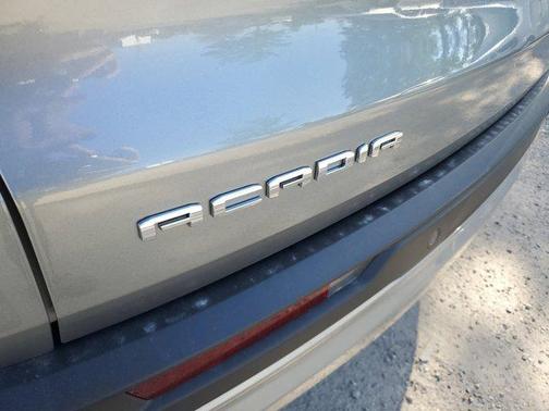 2025 GMC Acadia FWD Elevation