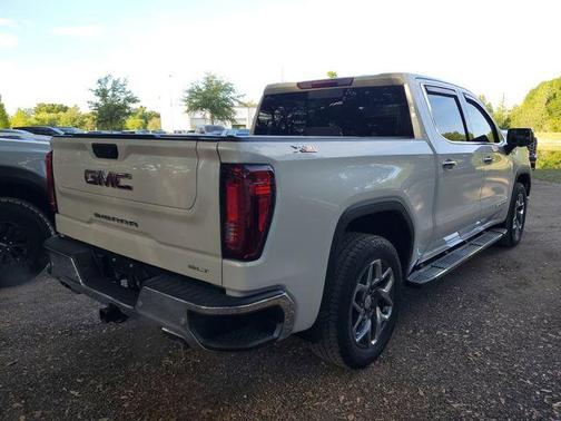 White Frost Tricoat 2023 GMC Sierra 1500 SLT