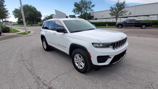 2022 Jeep Grand Cherokee Laredo