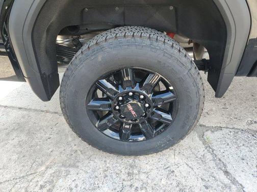 2025 GMC Sierra 2500 AT4