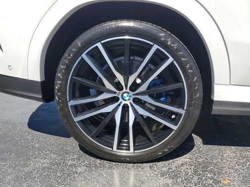 Mineral White Metallic 2021 BMW X6 M50i