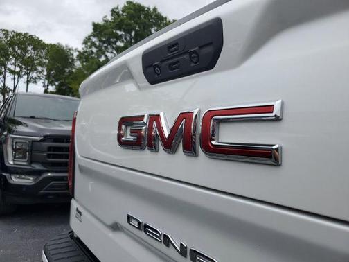 White Frost Tricoat 2022 GMC Sierra 1500 Denali