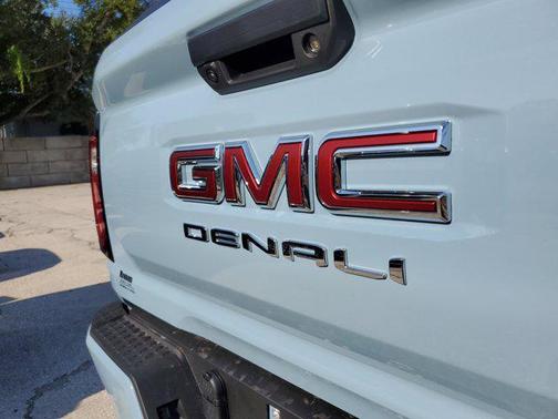 2025 GMC Canyon Denali
