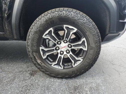 2024 GMC Canyon Base