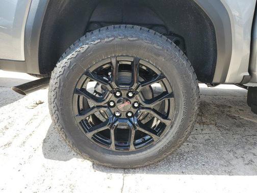 2025 GMC Canyon Base