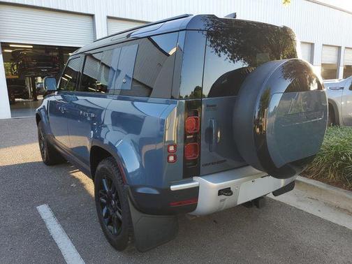 2024 Land Rover Defender 110 P300