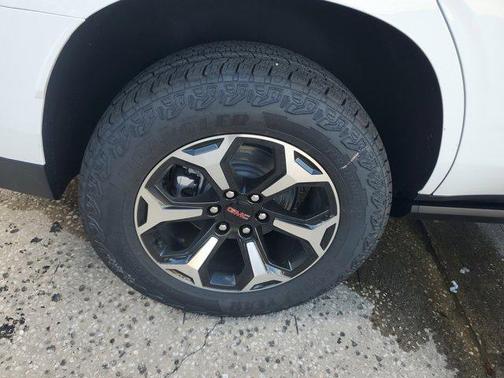 2026 GMC Yukon 4WD AT4