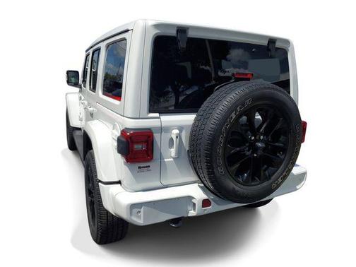 Bright White Clearcoat 2022 Jeep Wrangler Unlimited Sahara